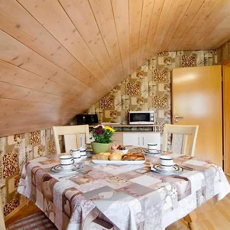 Apartment Schank *